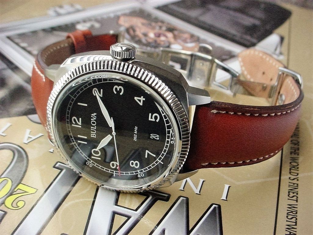 watches with sweeping second hand